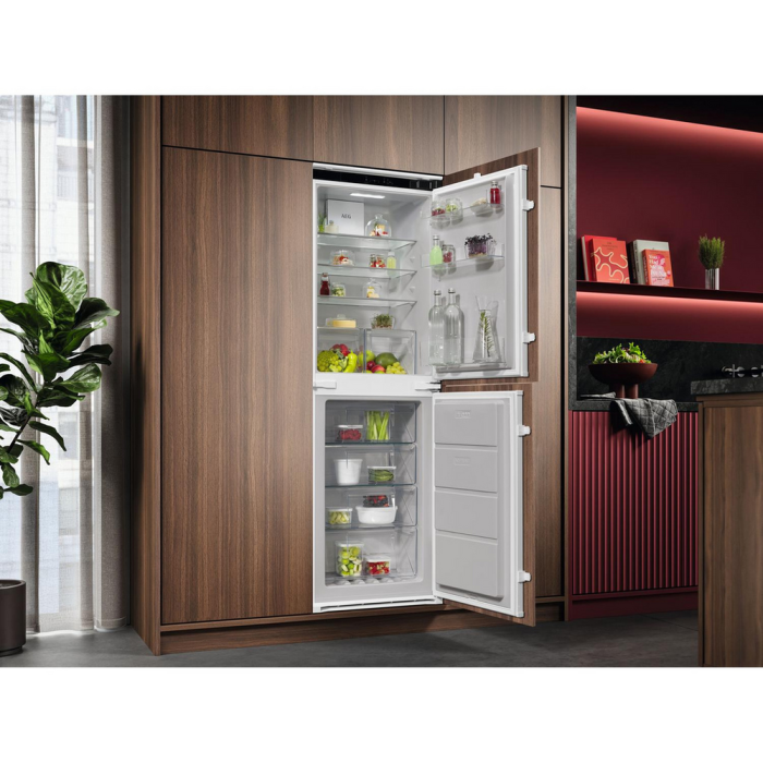 AEG NSC7T185ES 54.6cm Frost Free Fridge Freezer