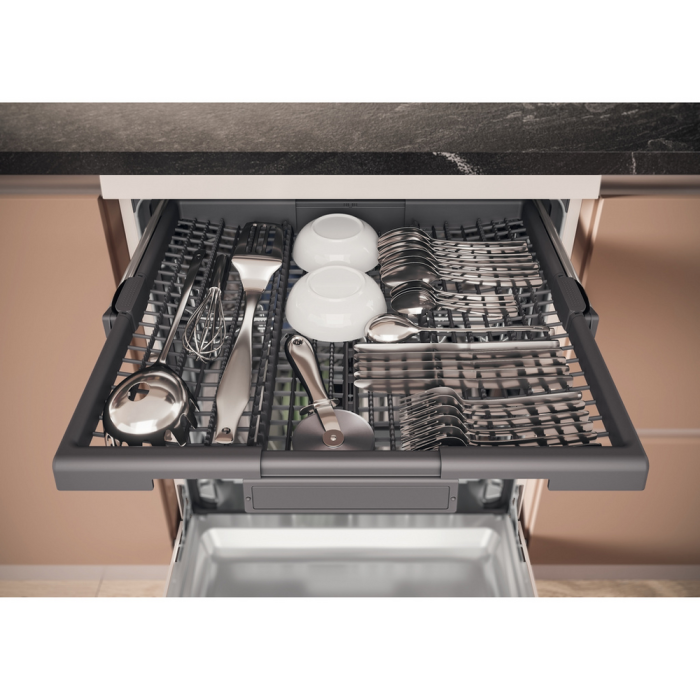 Hotpoint H7FHP43WUK Dishwasher with Maxi Space Tub