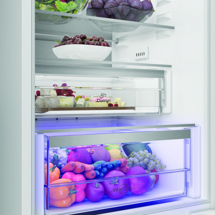 Hotpoint HPK25292B4UK 54cm 70/30 Integrated Fridge Freezer
